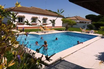 Image de Modern detached villa with air-conditioning and completely private walled garden
