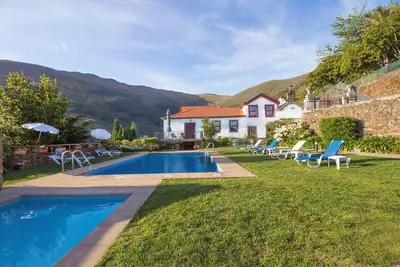Image de Villa isolée de luxe, vues splendides, piscine, aire de jeux, jeux, cinéma, grand groupe