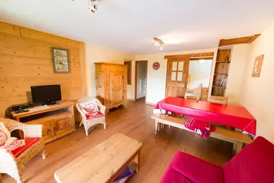 Image de Le Monetier Les Bains: Appartement style 'montagnard' dans grand chalet