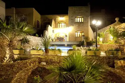 Image de Ferme Large / villa avec une grande piscine privée et vue imprenable sur la mer Blue Med And Country