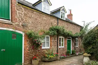 Image de Cottage en pierre de caractère avec de belles vues sur la campagne environnante
