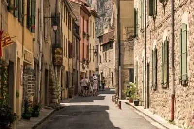 Image de Maison de 5 chambres dans un beau village fortifié de l'Unesco dans les Pyrénées