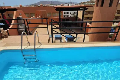 Image de Penthouse à 50m de la plage, avec piscine privée dans un solarium, Wifi