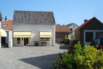 Image de Villa indépendante avec parking privé, proche de la mer et du centre.