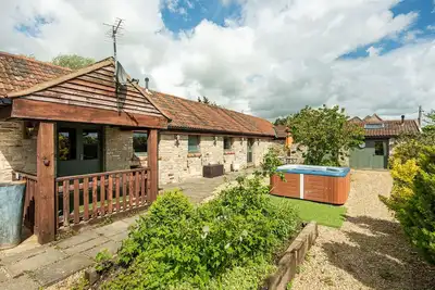 Image de Belle maison de ferme indépendante moderne avec bain à remous 20 personnes