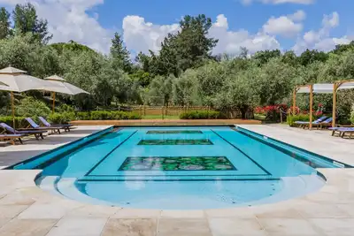 Image de Villa Sandra, élégante villa avec parc et piscine à Mondavio, à seulement 20 minutes de la côte adriatique.