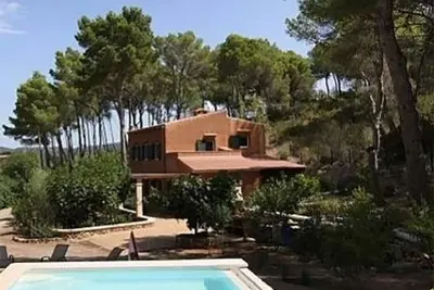 Image de Maison de campagne très spacieuse et confortable avec climatisation et piscine privée!
