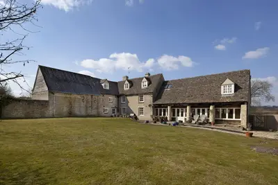 Image de Nouvelle ferme Yatt. 16/18 personnes Ferme magnifiquement rénovée sur 8 hectares