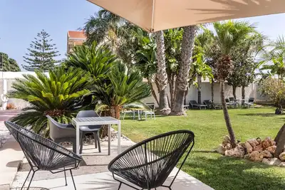 Image de dépendance, studio en bord de mer, jardin, accès plage, wifi, solarium