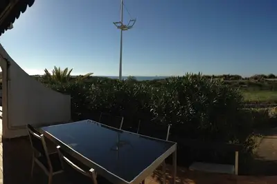 Image de Appartement première ligne, avec grande terrasse et Jardin!