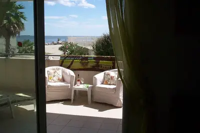Image de Côté plage nouvel appartement, une vue magnifique, baignade en toute sécurité, le réglage de-luxe, jardins