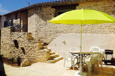 Image de Centre du Vieux Chaucre Maison Wifi en pierres typique de l’île avec terrasse