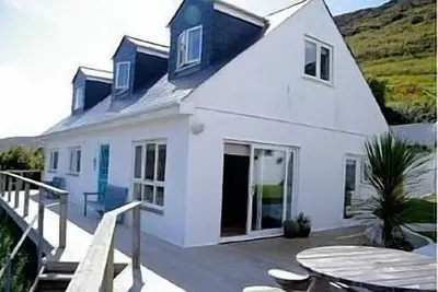 Image de Maison de plage contemporaine avec vue sur la mer et à quelques pas de la plage Pavillon bleu