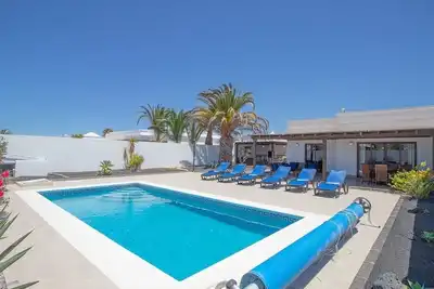 Image de Casa Katie - Quality Air Con 3 chambres Villa + piscine - Super emplacement Wifi gratuit