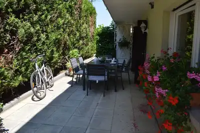 Image de Colmar petit jardin de la semm 6 à 10 personnes, parking 4 voitures privé et fer