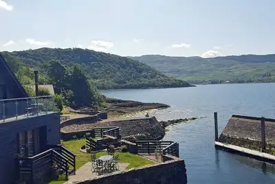Image de Directement sur les rives du Loch Melfort, sauna / bain à remous / douche roulante / feu de bois / 2 téléviseurs