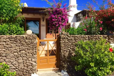 Image de Villa dans un emplacement privilégié, vue sur la mer et la piscine, beaux jardins matures, Wi-Fi.