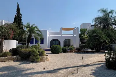 Image de Villa de luxe avec trois chambres et piscine chauffée