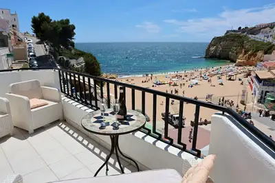 Image de plage moderne appartement front