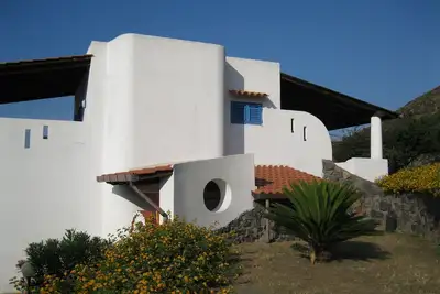 Villa Liliana: 2 + 2 lits, vue panoramique, 200 mt. de la mer.