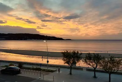 Hendaye - Plage. Appartement face à la mer pour 4 personnes. F2 WiFi Machine à laver