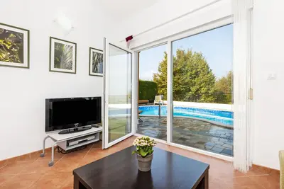 Image de Villa avec piscine privée et vue incroyable à 6 km de Porec