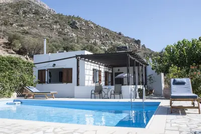Image de Villa avec piscine privée et imprenable sur mer