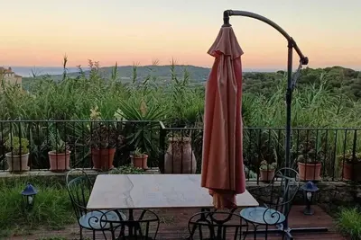 Image de Villa de plain pied dans le village de Ramatuelle 4 à 6 personnes, avec jardin