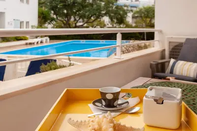 Image de Appartement de 2 chambres avec piscine près de la plage