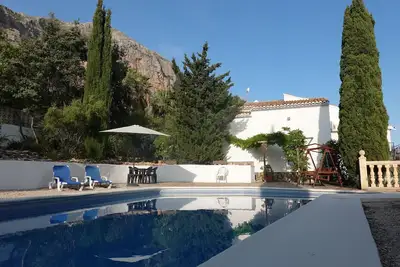 Villa avec grande piscine privée et jardins matures en bordure du parc national de Montgo