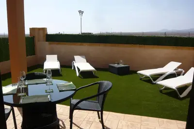 Image de Superbe appartement avec vue panoramique sur la mer et les montagnes