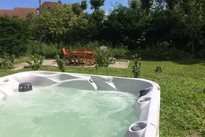 Image de Maison classée indépendante 8/9 pers avec jacuzzi à 100m de la plage et commerce
