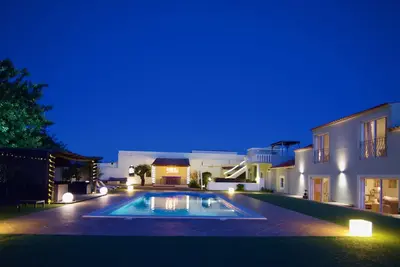 Image de Village paisible, 9 chambres, piscine, salle de jeux, bar en plein air, belvédère