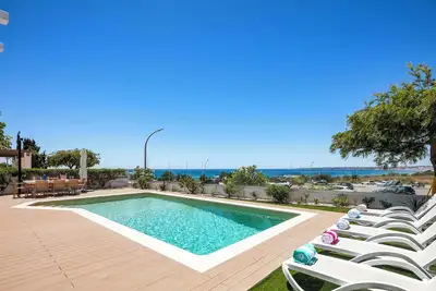 Image de Villa Kelly - 4 chambres, vue imprenable sur mer, à pied de restaurants et un supermarché