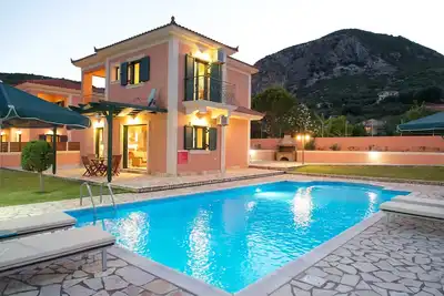 Villa Hemera - Remarquable Villa, piscine privée, WiFi gratuit, A / C, proche des commodités