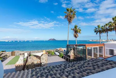 Belle et spacieuse villa avec accès direct à la mer. Vues imbattables