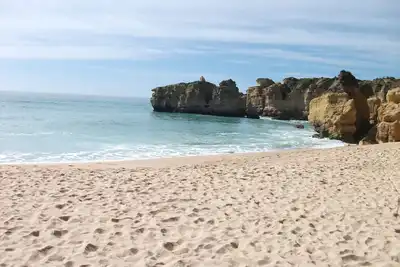 Image de Appartement spacieux de 2 chambres avec vue sur la mer et balcon très proche de la belle plage