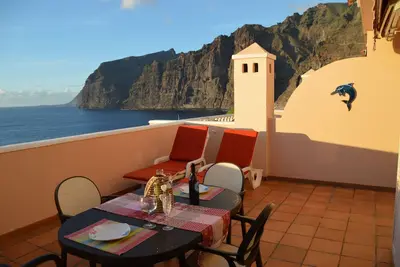 Image de Bel appartement avec vue sur la mer, les falaises Gigantes, et piscine chauffée.