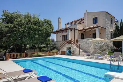 Image de Villa en pierre dans un village pittoresque! Piscine privée et intimité totale!