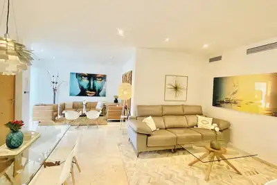 Image de Appartement moderne dans un cadre magnifique à Golden Mile, 4 piscines, tennis, etc.