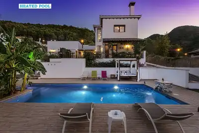 Image de Fabuleux villa de luxe, avec 6 chambres, piscine et des vues incroyables.