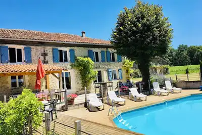 Image de Superbe conversion de grange avec piscine privée