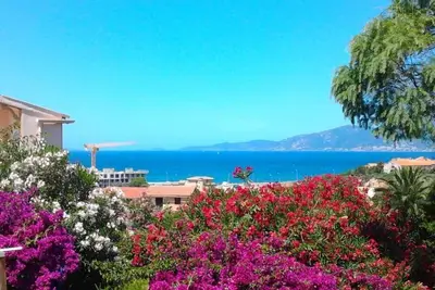 Image de A 300m de la plage, F2 rez de jardin, vue mer, très belles prestations.