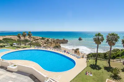 Image de Bel appartement avec une vue de mer depuis la terrasse - piscine commune à 100m.