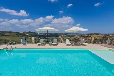 Image de Villa Calanchi avec piscine et vue magnifique sur la campagne, Ă seulement 20 km de la mer Adriatique