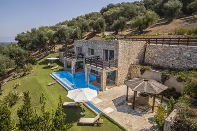 Image de Villa de rêve au bord de la mer avec piscine chauffée