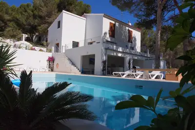 Image de 5min à pied de la plage de sable Grande piscine Tv WiFi Airco 5 Chambres 2 Kitch Proche du magasin / bar