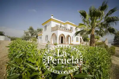 Image de La Peruela. Une spacieuse villa rurale de 4 chambres avec piscine privée et vue imprenable