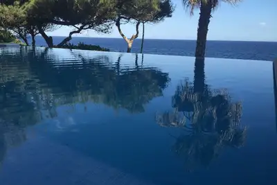 Image de Villa en bord de mer avec piscine privée, vue imprenable sur la mer