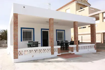 Image de Maison individuelle sur la plage d'Oliva à Urb. Kiko, sur un terrain privé